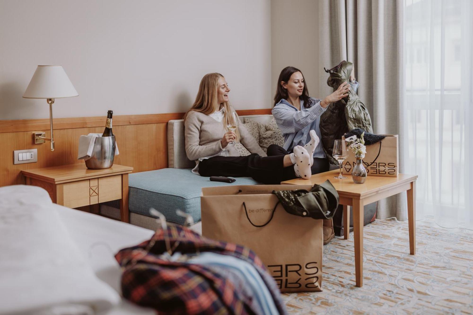 Hotel Post Alpine Cityflair 브루니코 외부 사진
